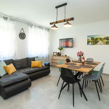 Zsendulo Apartman Leilighet Eger Eksteriør bilde