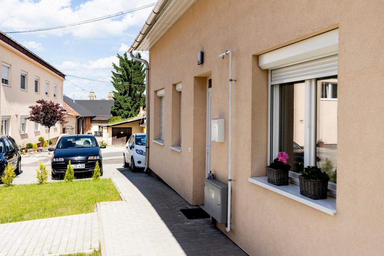 Zsendulo Apartman Leilighet Eger Eksteriør bilde
