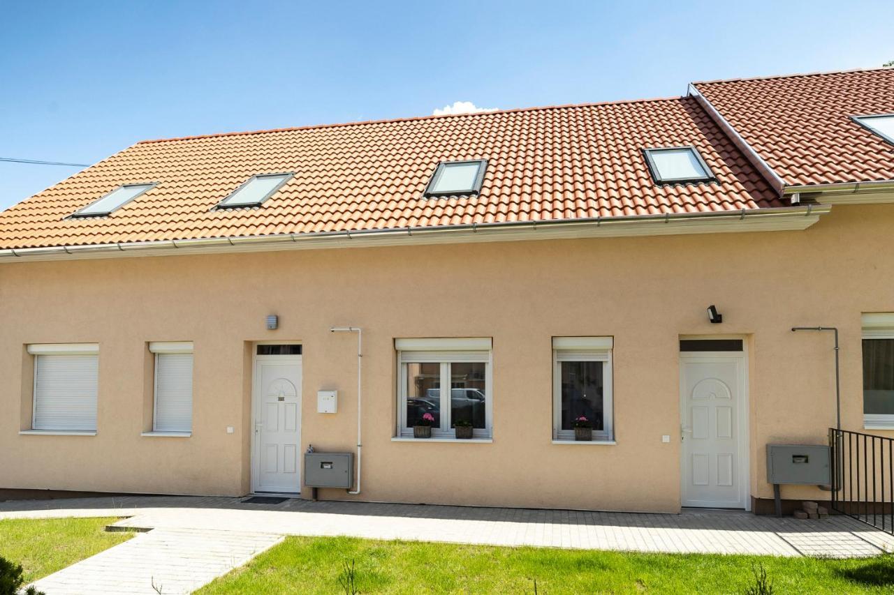 Zsendulo Apartman Leilighet Eger Eksteriør bilde